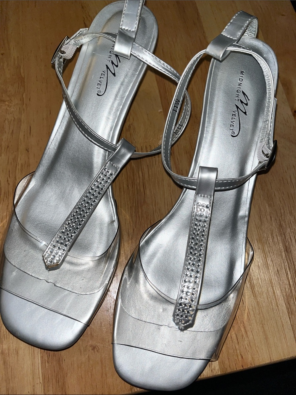 Midnight Velvet Silver T-Strap Rhinestone Low Heel Sandals 11W